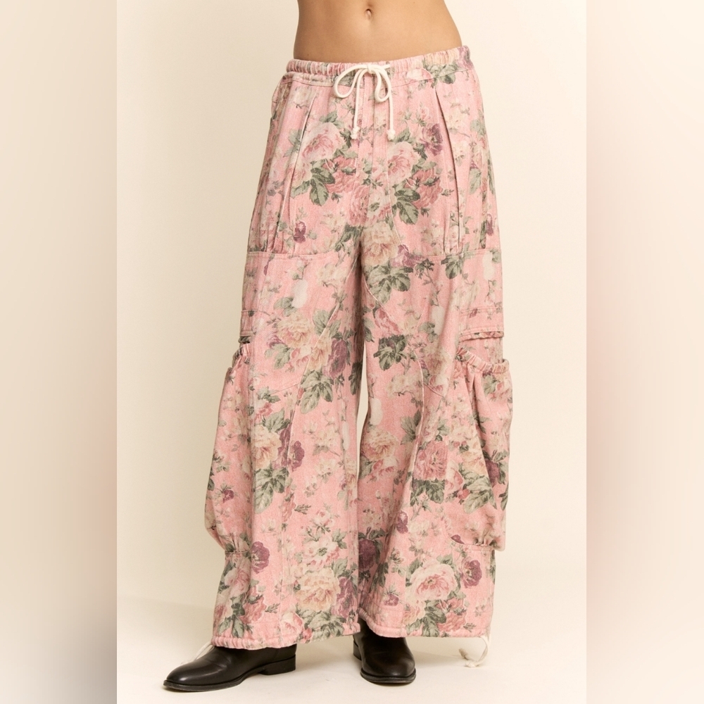 Davi & Dani Romantic Cottagecore Cropped Pink Floral Big Pocket Cargo Pants